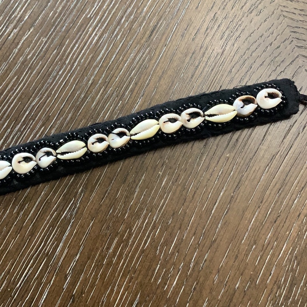 Puka shell and black small bead choker necklace - Picture 7 of 10